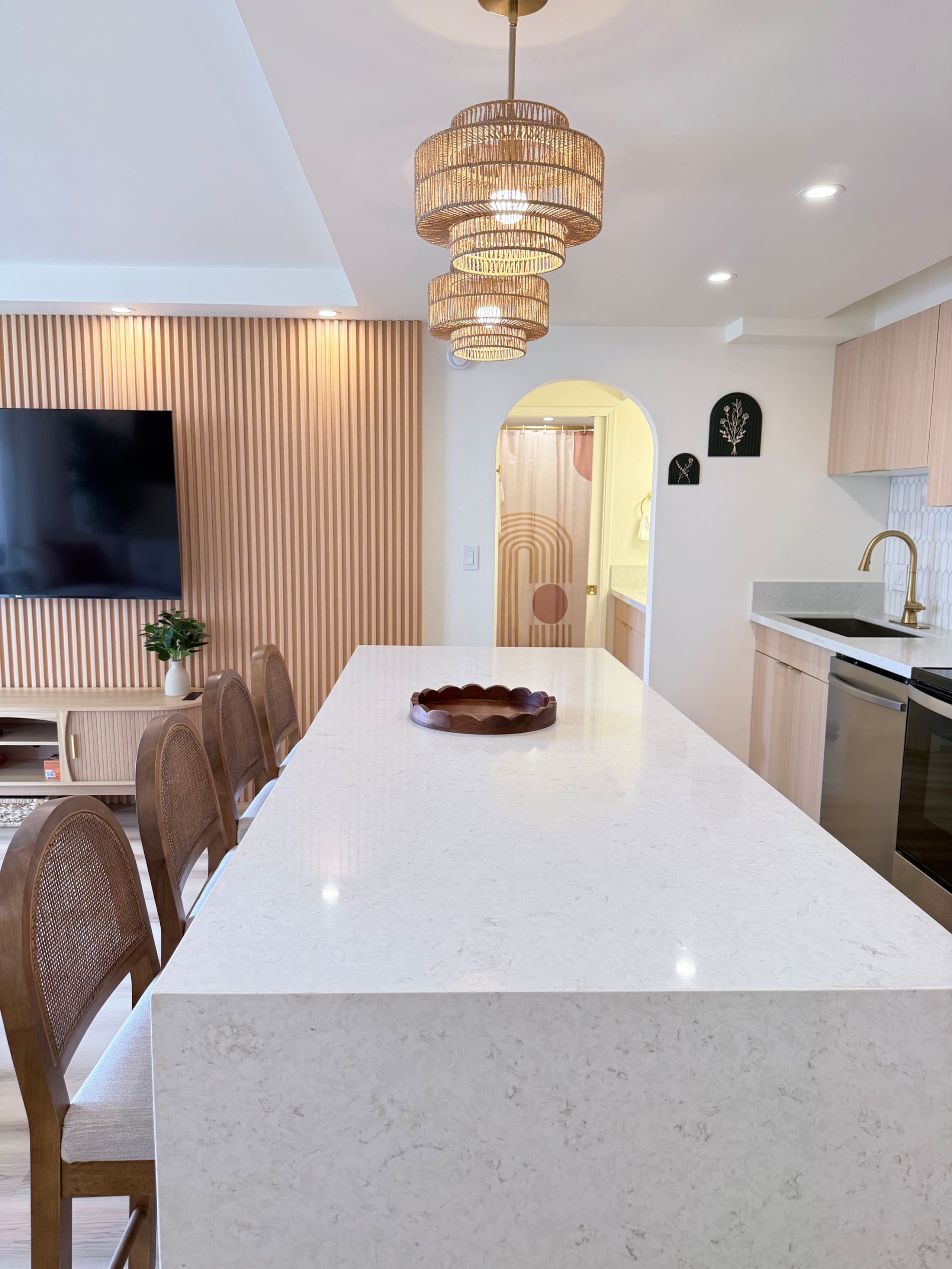 Wake Up to Ocean Views! 2queen Apt w/ Free Parking - Image 24