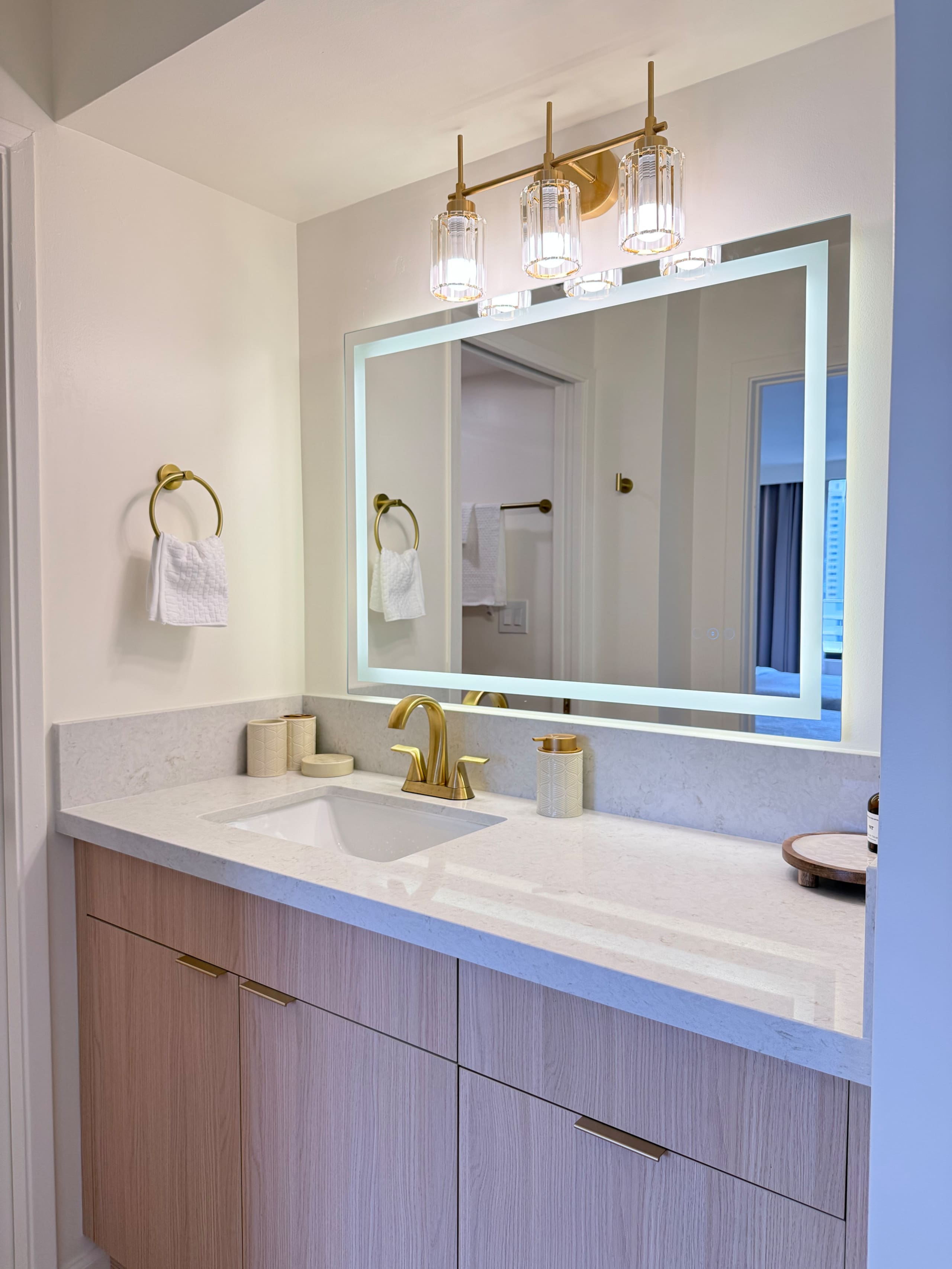Wake Up to Ocean Views! 2queen Apt w/ Free Parking - Image 33