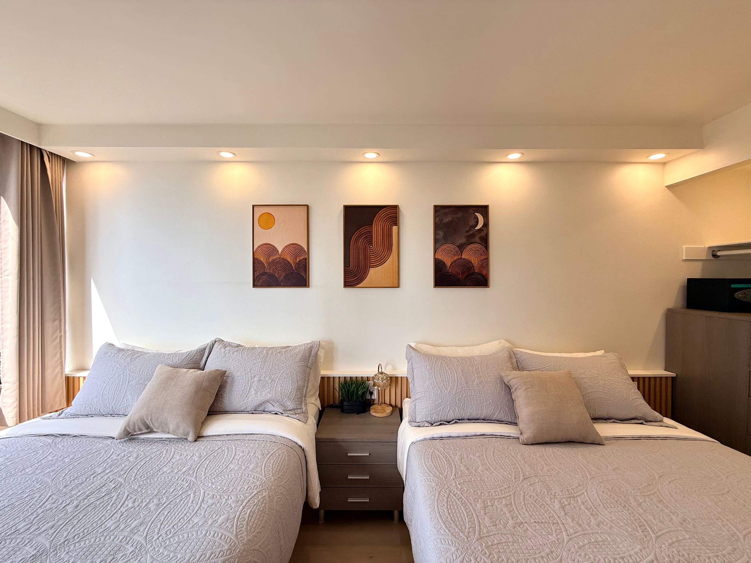 Wake Up to Ocean Views! 2queen Apt w/ Free Parking - Image 27