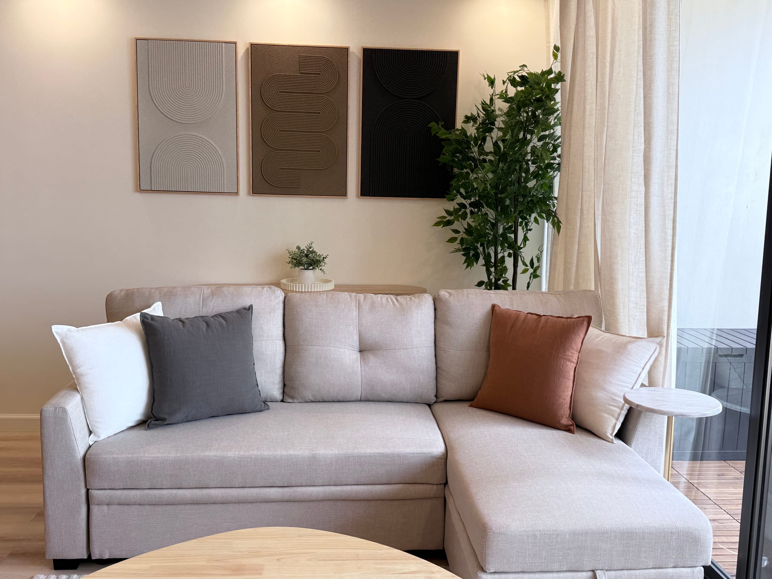 Wake Up to Ocean Views! 2queen Apt w/ Free Parking - Image 4