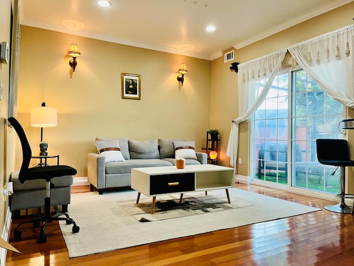 Relaxing Park View Home, Minutes From The Beach - Rancho Palos Verdes, CA