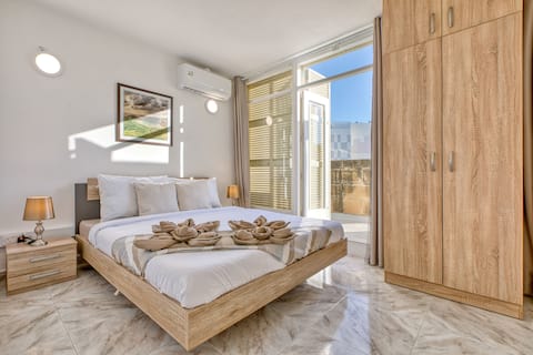 Luxury Villa Sea Views in Heart of St. Julian’s