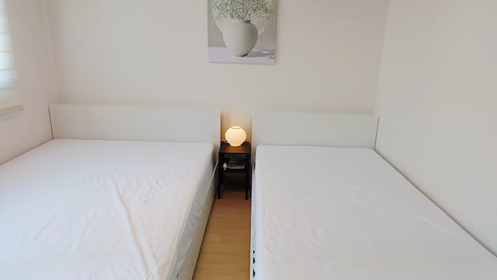 Super single bed for children traveling ✅with parents

✅Emotional mood lighting

Combination of✅ white and green