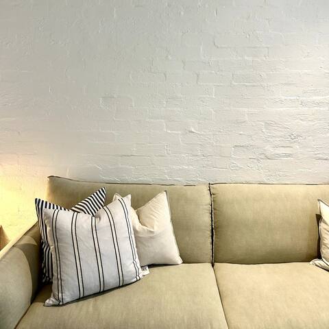 Top performing Airbnb: Napier Haus | 1970s Studio — Gertrude St, Fitzroy in Fitzroy
