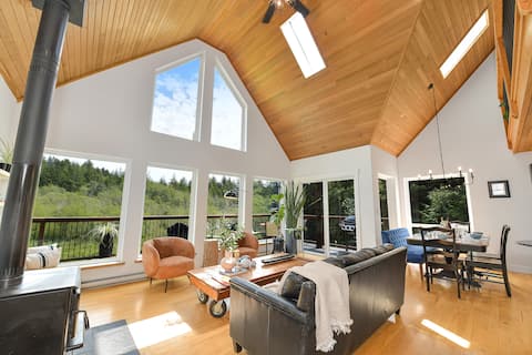 Top performing Airbnb: Nowhere Sooke Escape – A West Coast Dream Retreat in East Sooke & Juan De Fuca