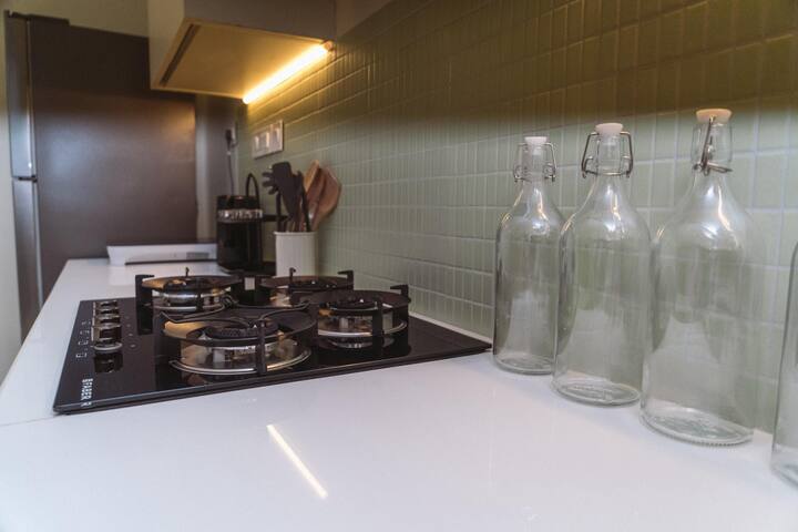 Full kitchen image 1