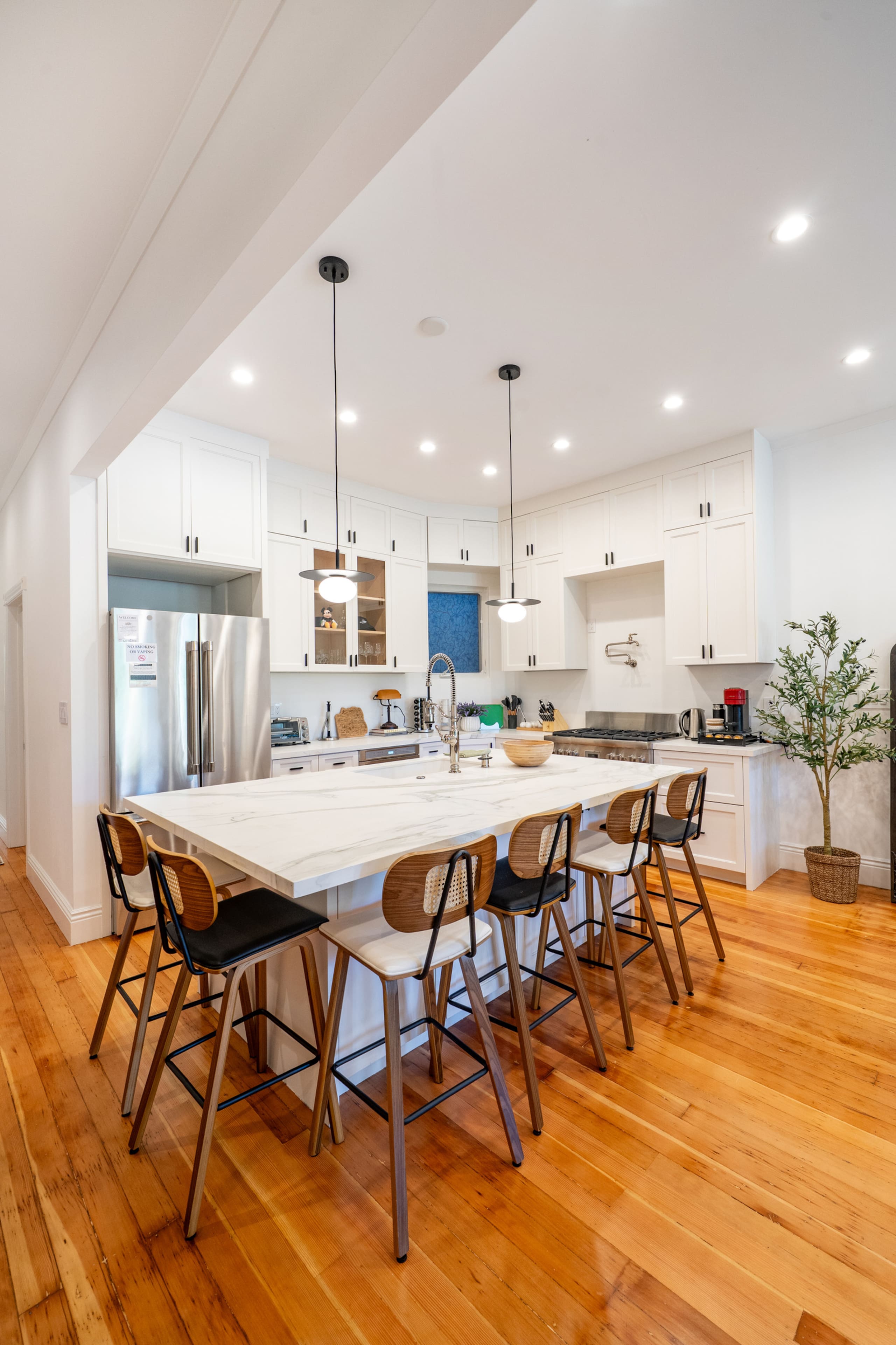 Home in San Francisco · ★4.96 · 3 bedrooms · 3 beds · 3 baths - Image 13
