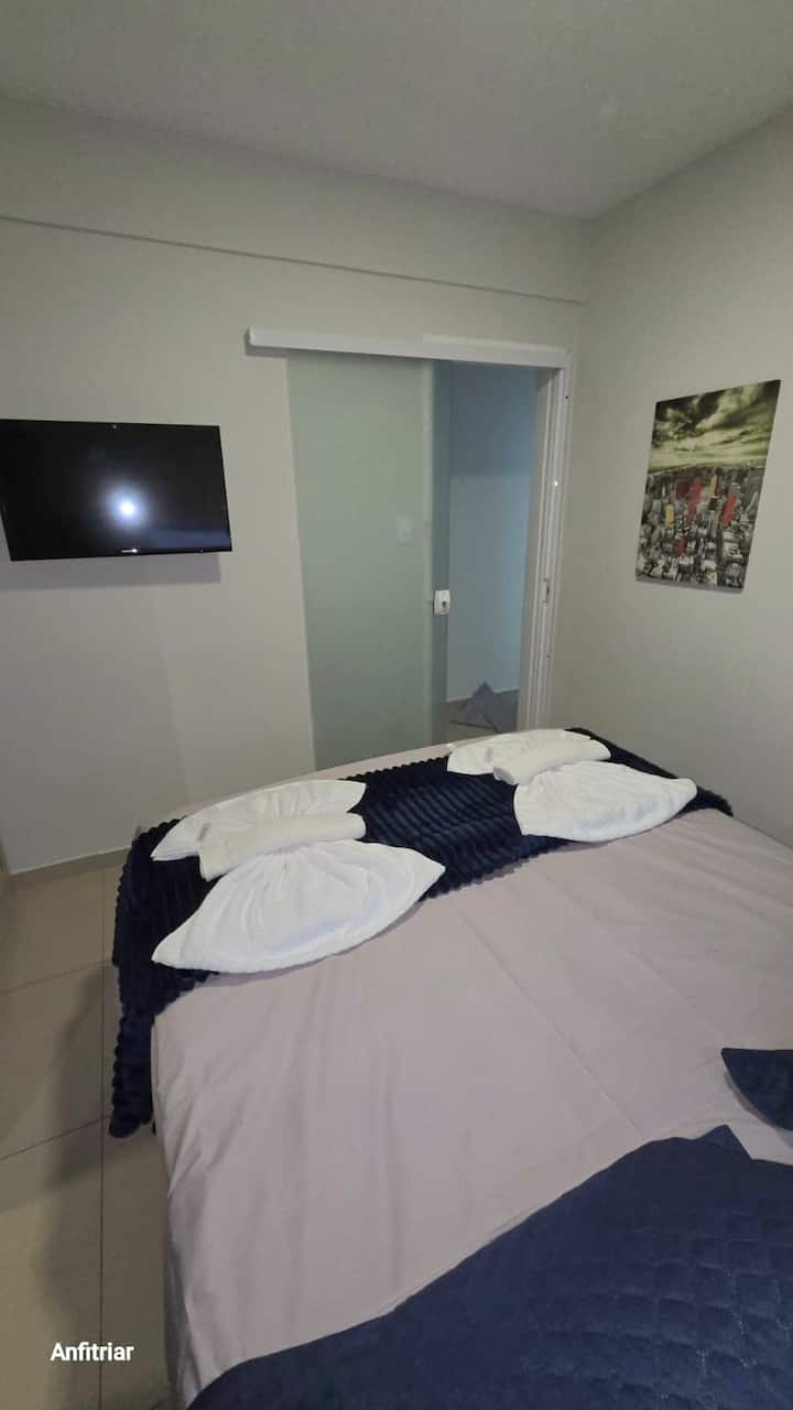 Schlafzimmer 1