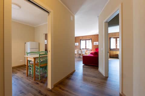 Apartment with 3 bedrooms and 2 bathrooms in the center