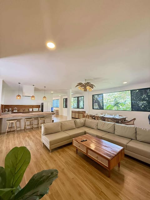 3 Bedroom Apartment for Big Group (210sqm.)