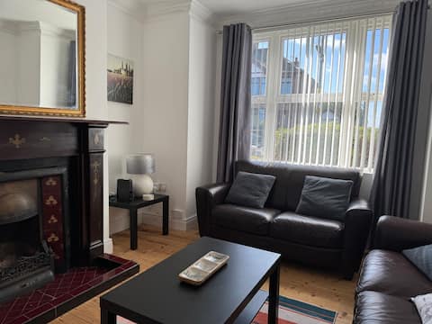 Carrickblacker Terrace: Central Victorian 2 bed