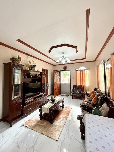 Three Reynas Staycation Home | Wi-Fi + Netflix
