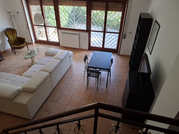 Bellissimo Appartamento Su Due Piani Zona Eur - Pomezia