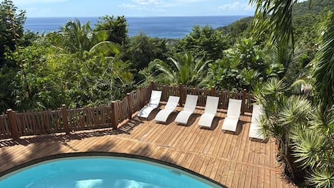 Villa, pool and exceptional views of the Caribbean