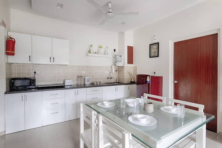 Full kitchen image 1