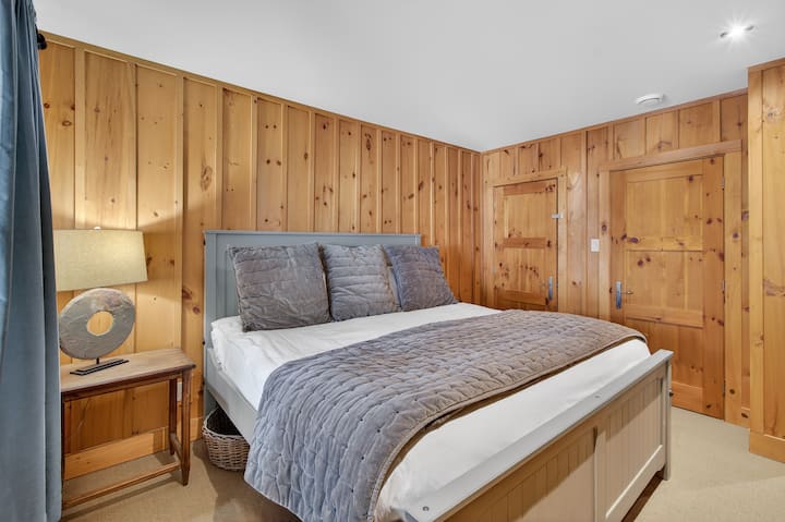 Veľká manželská posteľ – prízemie