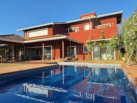 Beautiful House in Condominium 2 hours from SP with a view of the dam