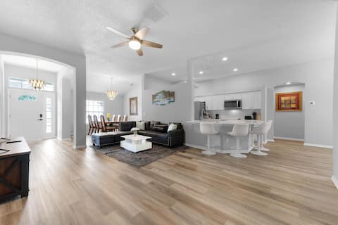 Successful Airbnb property: Stylish Spacious Modern 4BR@Beach College Central in Sandlewood