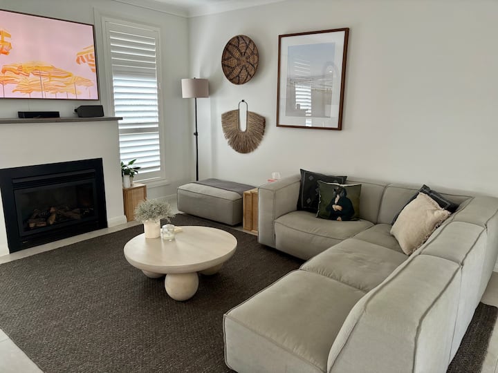 Gorgeous Home With Swim Spa And Country Garden - Picton