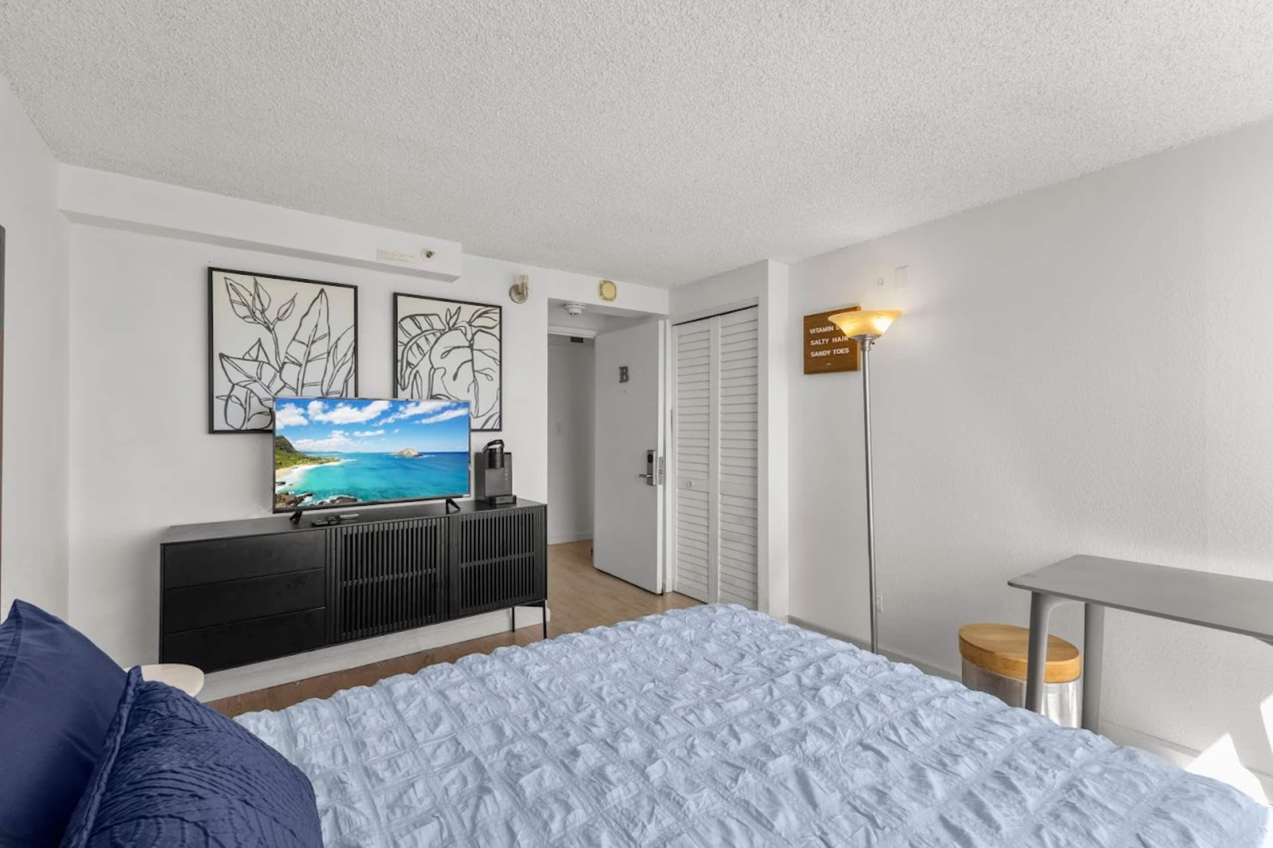 Cozy Waikiki Home Base | Great Views & Location - Image 1
