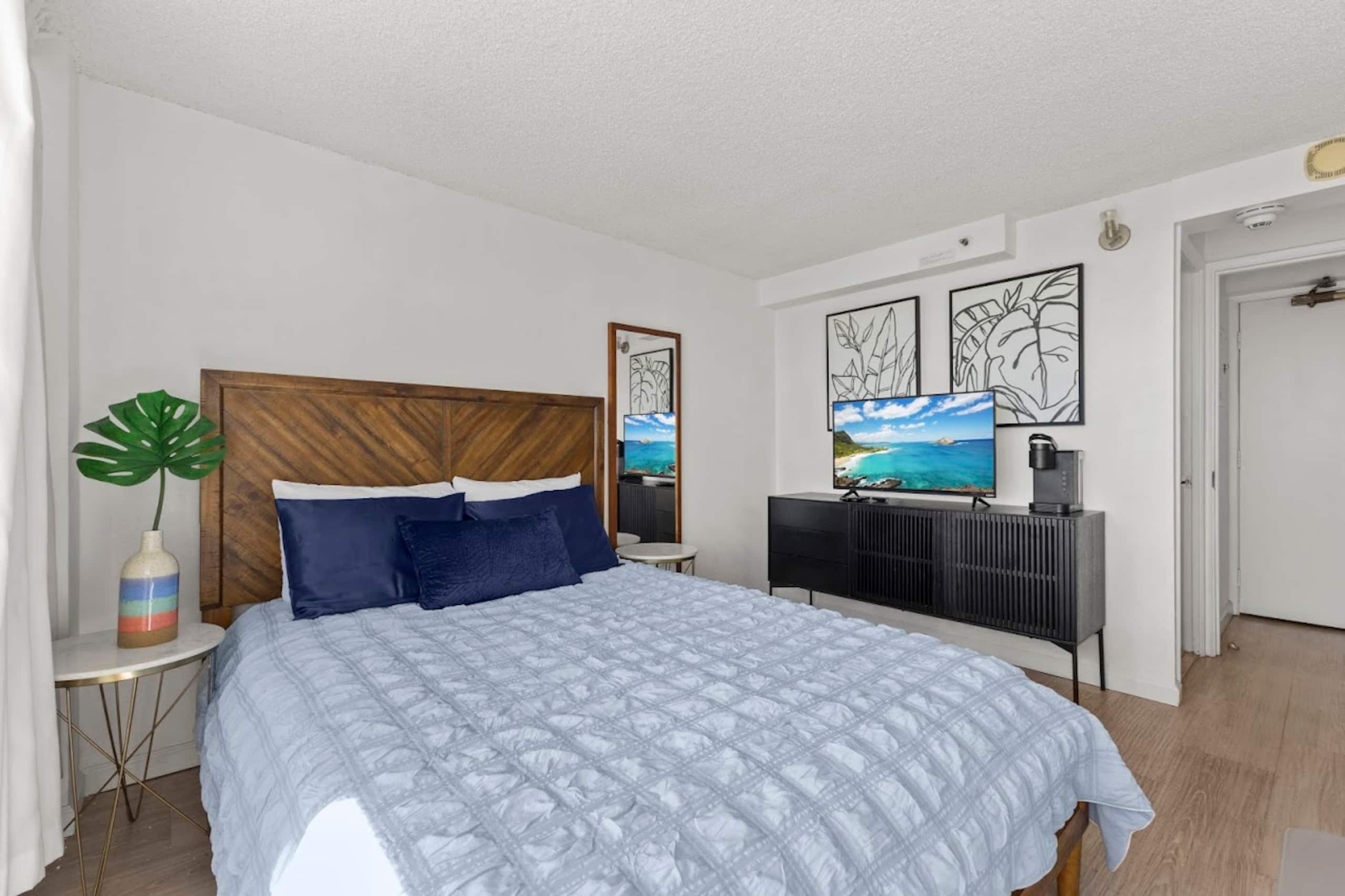 Cozy Waikiki Home Base | Great Views & Location - Image 3