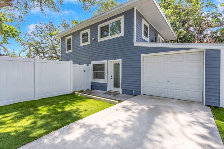 Family & Pet-friendly Beach Getaway - Largo, FL