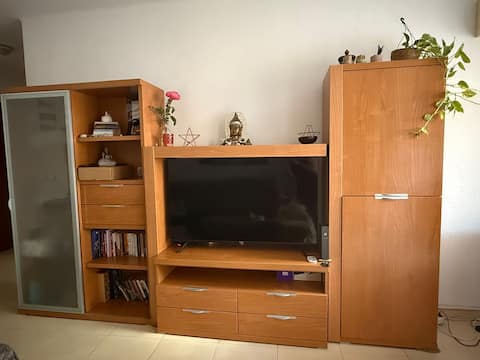 Anuncio de Airbnb popular: Flat with terrace next to train station and beach en La Princesa