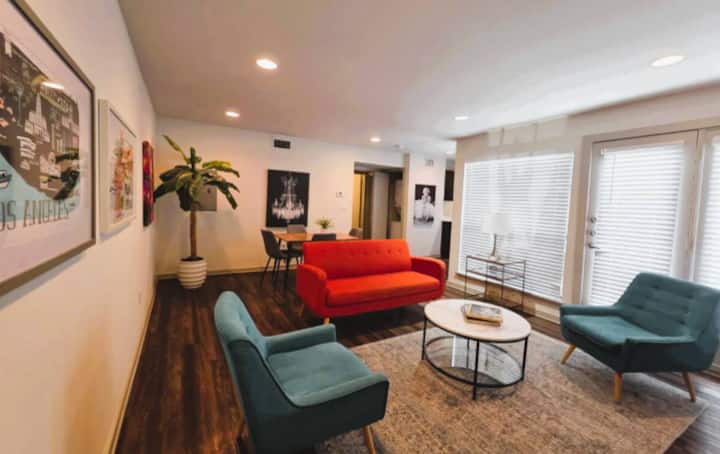 Refined Retreat At Reagan 206 - Dallas
