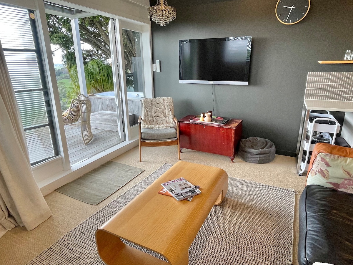 Popular Airbnb listing: The Enchanted Goatshed Delightful expansive views in Western Bay Of Plenty District