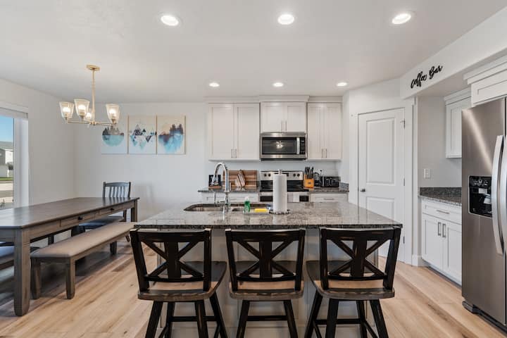 Near Marina, Walk To Shops, Fire Pit, Gaming & Ac! - Garden City, UT