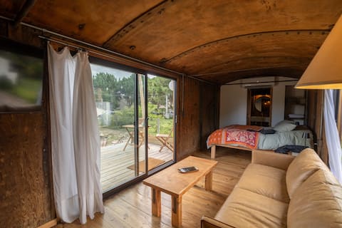 Propiedad de Airbnb exitosa: Wagon Haus Beachfront Train Car en Ciudad De La Costa