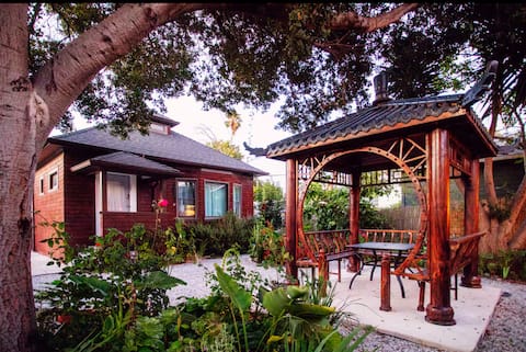 Luxury Cottage in Garden & Jacuzzi under stars