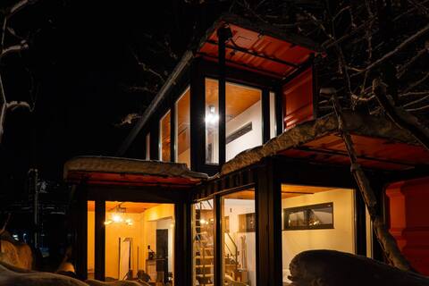 Private 4-bedroom accommodation, 5 minutes to Moiwasu Ski Resort, 10 minutes to Annupuri Ski Resort,