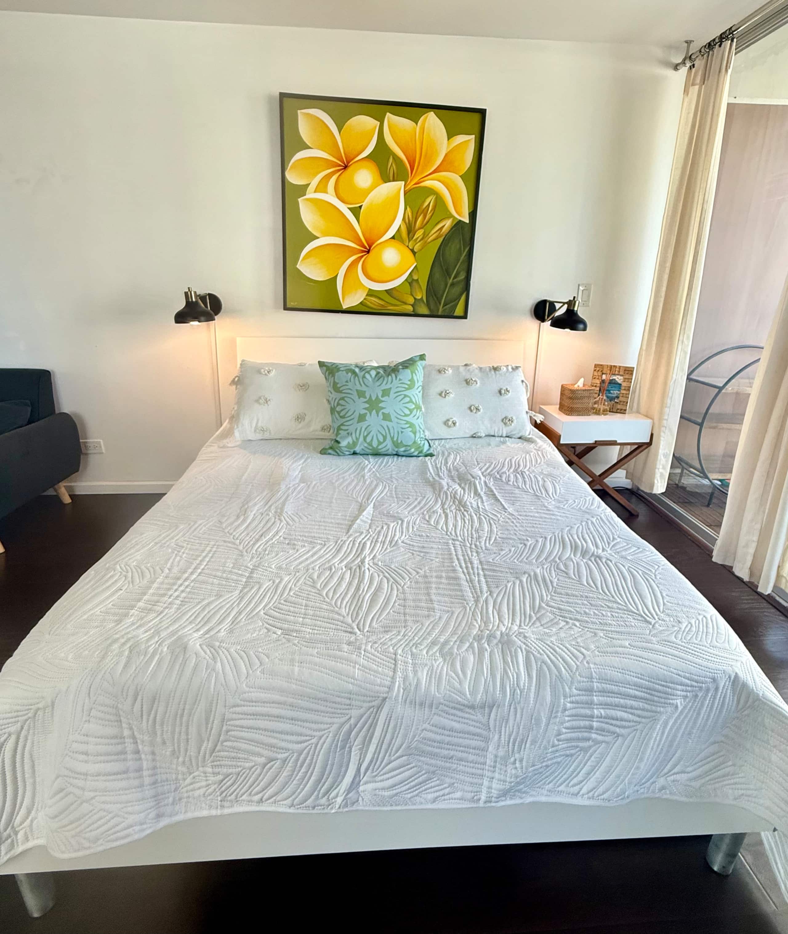 Marine Surf Waikiki Corner Unit! 2 lanai 1 parking - Image 20