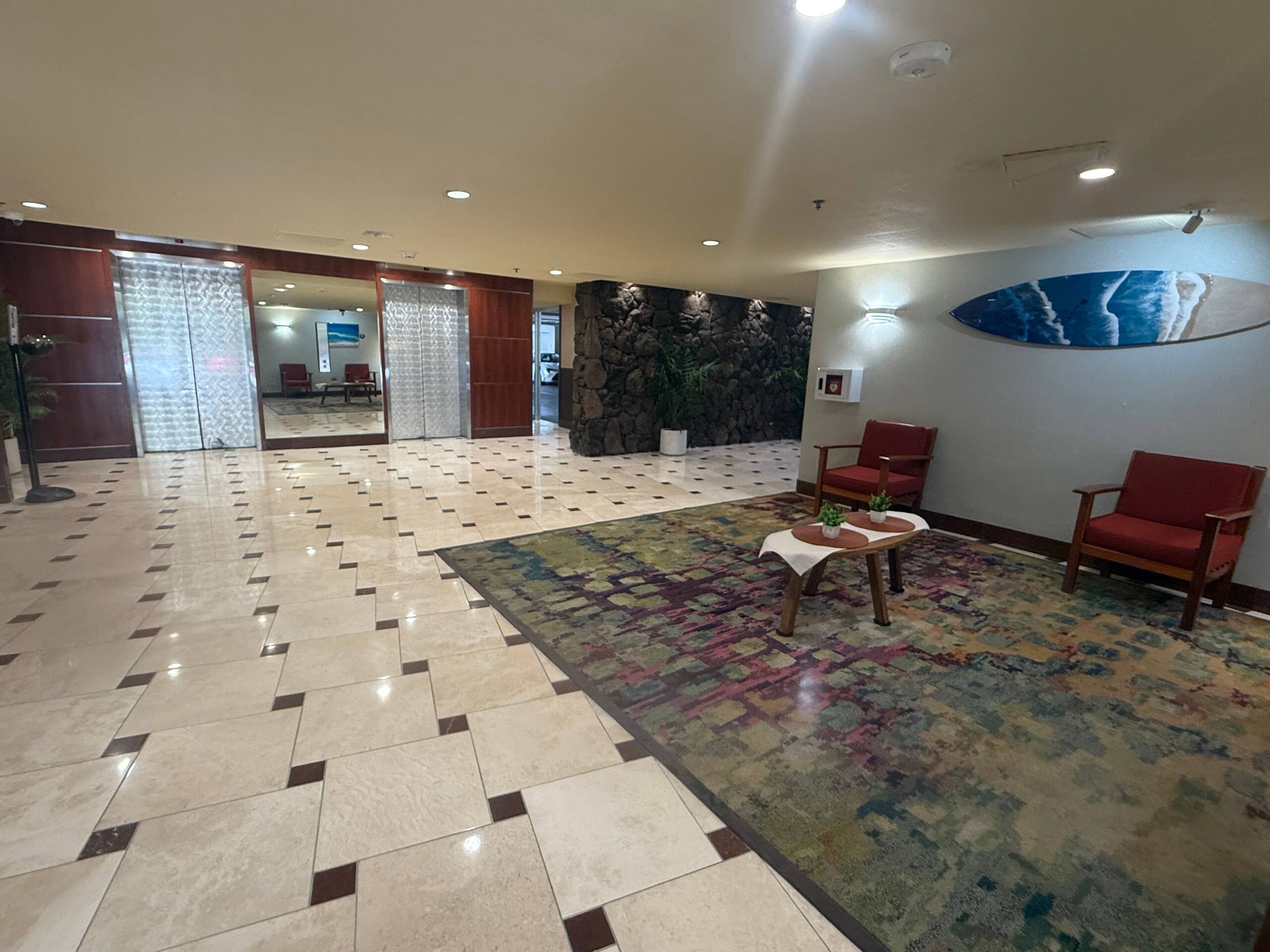 Marine Surf Waikiki Corner Unit! 2 lanai 1 parking - Image 18