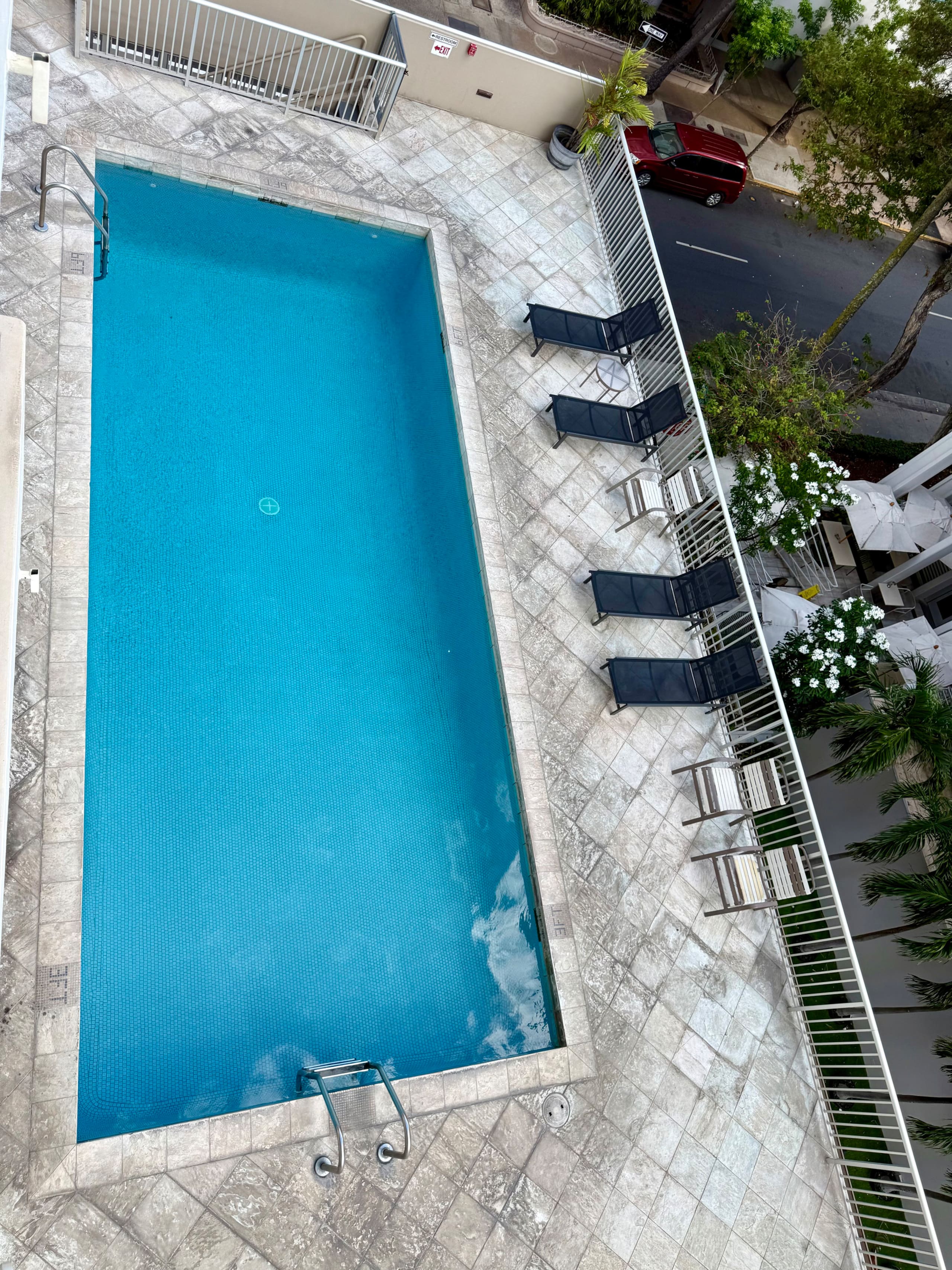 Marine Surf Waikiki Corner Unit! 2 lanai 1 parking - Image 19