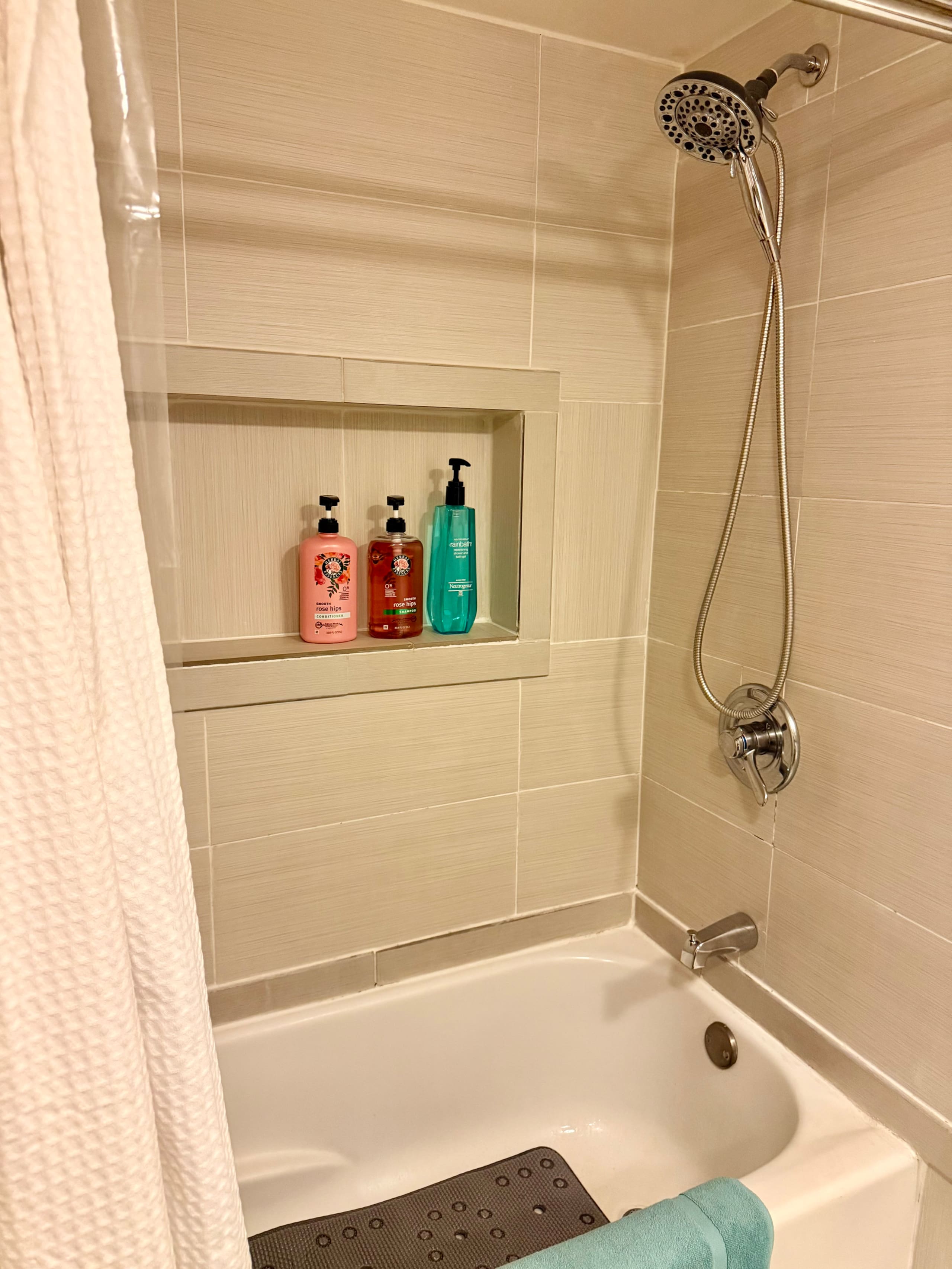 Marine Surf Waikiki Corner Unit! 2 lanai 1 parking - Image 8