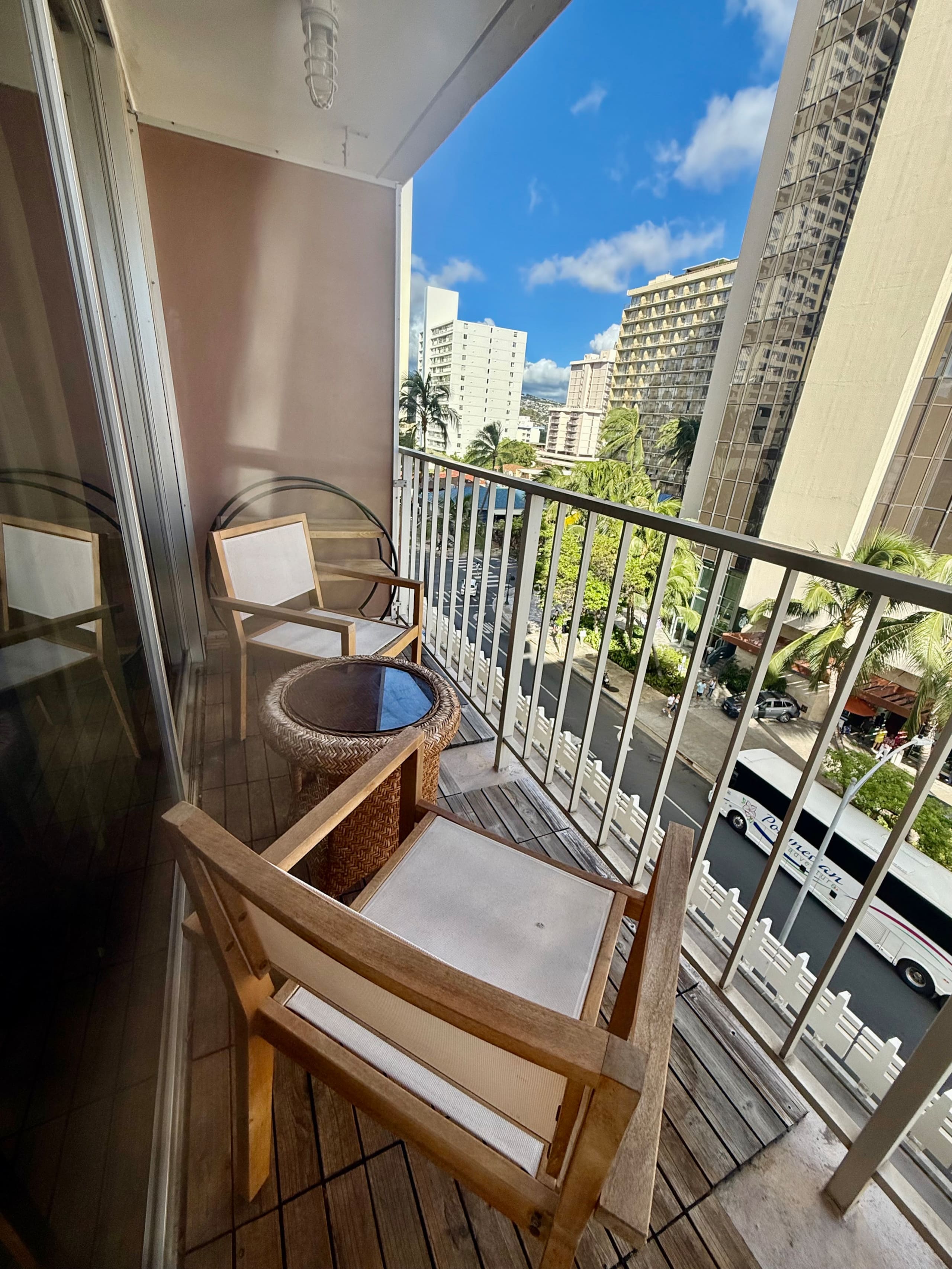 Marine Surf Waikiki Corner Unit! 2 lanai 1 parking - Image 12