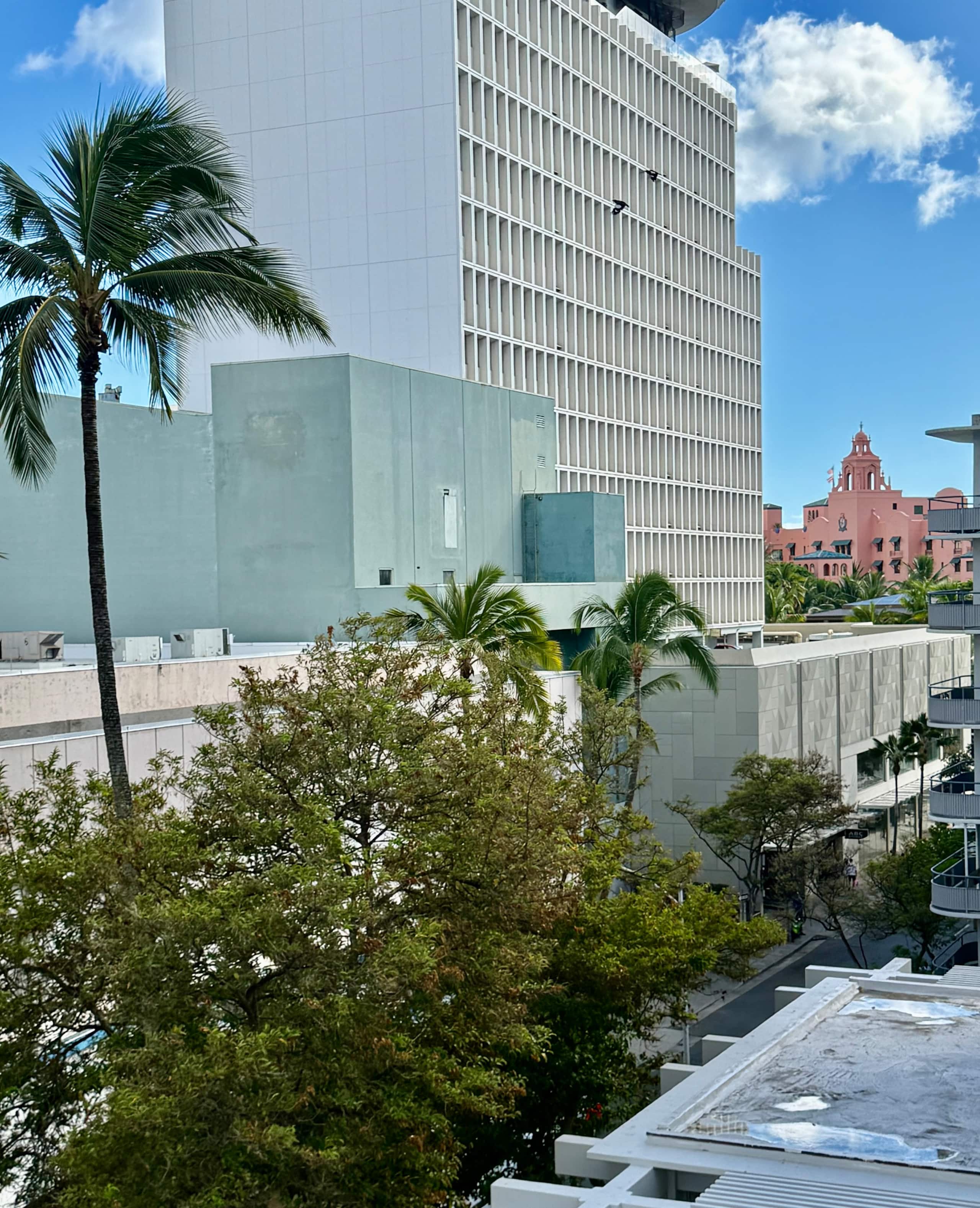 Marine Surf Waikiki Corner Unit! 2 lanai 1 parking - Image 25