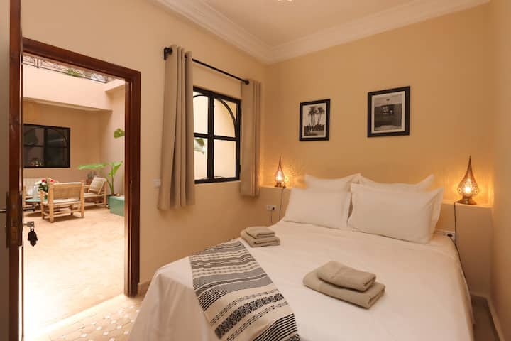 Პირველი სართულის საძინებელი პატიოს გადაჰყურებს