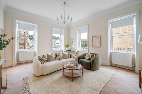 Stylish City-Centre Flat with Double Bed - VAT Q