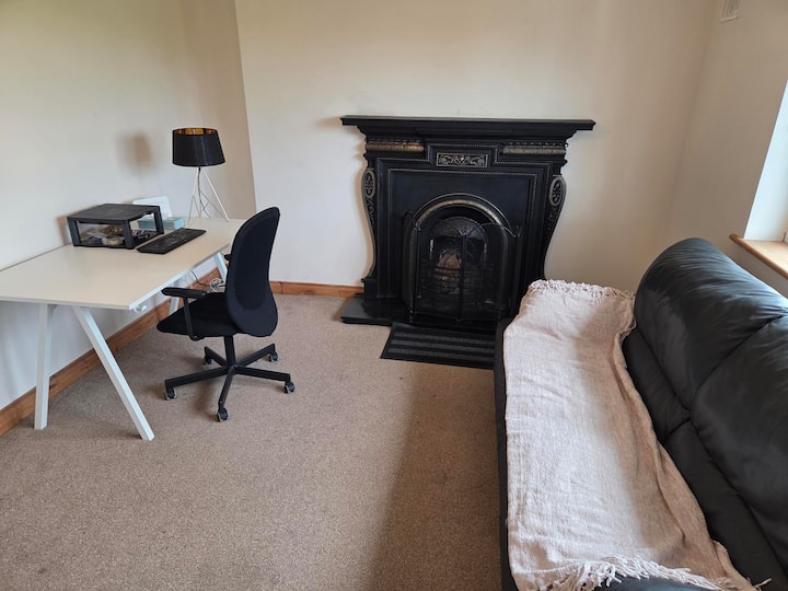 Lovely, Bright Bungalow, In A Tranquil Setting - Athlone