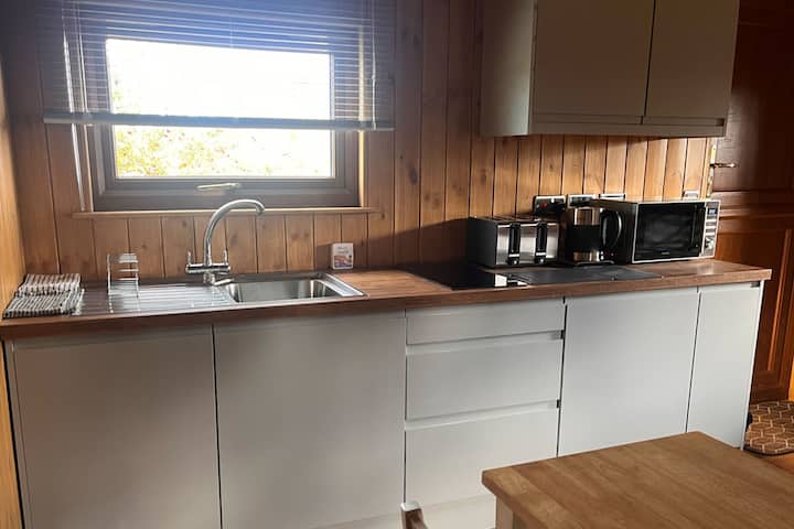 Handcrafted Shepherd’s Hut With Ensuite & Wi-fi - Stratford-upon-Avon