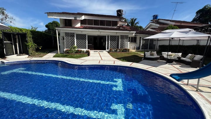 Alojamiento Casa De Campo Melgar La Herradura 12p - Melgar