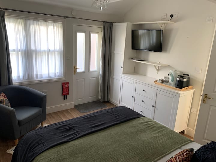 Garden Room Hideaway – Couples’ New Forest Stay - Ringwood