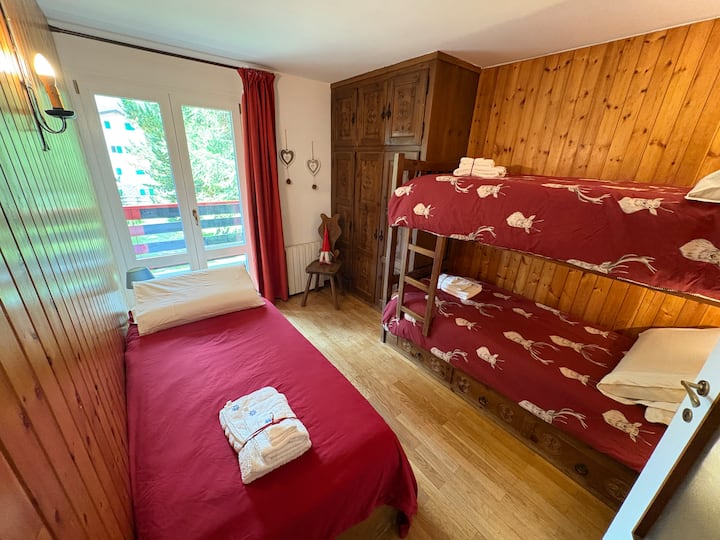 Cama individual, litera, armario - Dormitorio