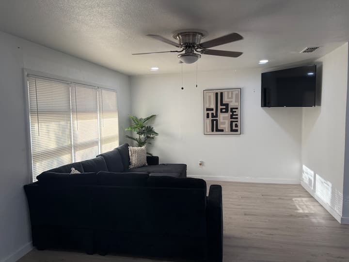 Stylish 2 Bed Near Abilene Christian University! - Abilene, TX