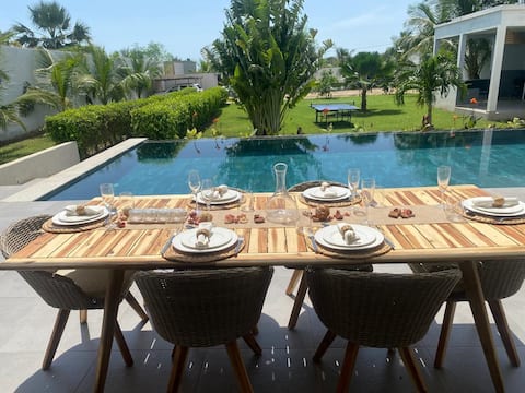 Exceptional Villa: Infinity Pool & Garden