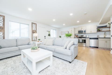 Top performing Airbnb: Pinnacle Cozy Private Suite! in Grande Prairie