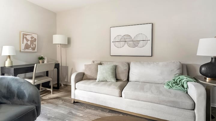 Landing | Stylish 1bd, Gym - Dunedin, FL